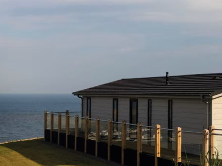 Lodge with sea view at Haven Hafan y Môr