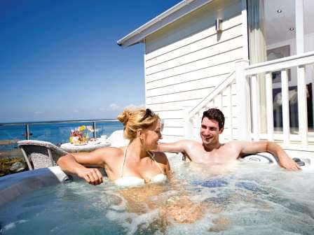 Hot tub at Beach Cove Coastal Retreat