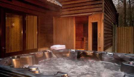 Center Parcs Exclusive Lodge hot tub