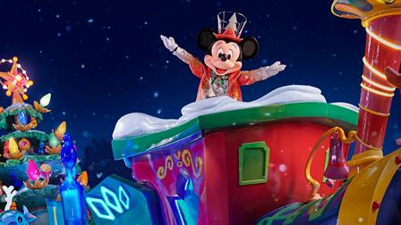 Mickey Mouse Christmas parade at Disneyland Paris
