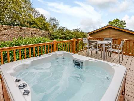 Hot tub at Crowhurst Park Lodges