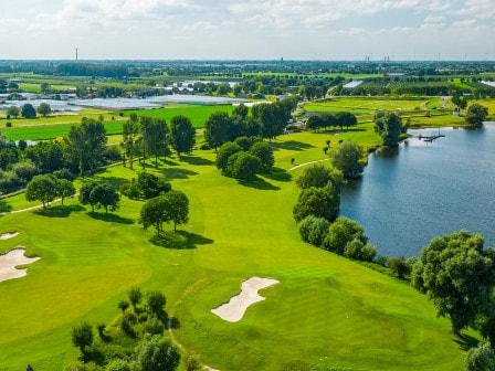 EuroParcs Aan de Maas​ golf course