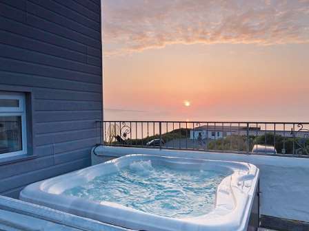 Hot tub at Fishguard Bay Resort