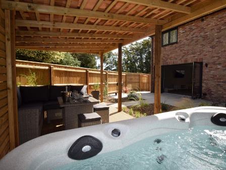 Dragonfly Cottage with hot tub in Dorset
