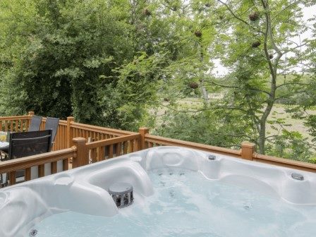 Hot tub at Nodes Point holiday park