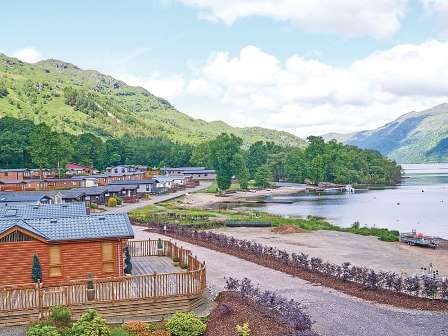 Lodges and caravans at Loch Lomond Holiday Park