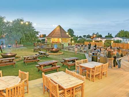 Outdoor dining at Southview Holiday Park